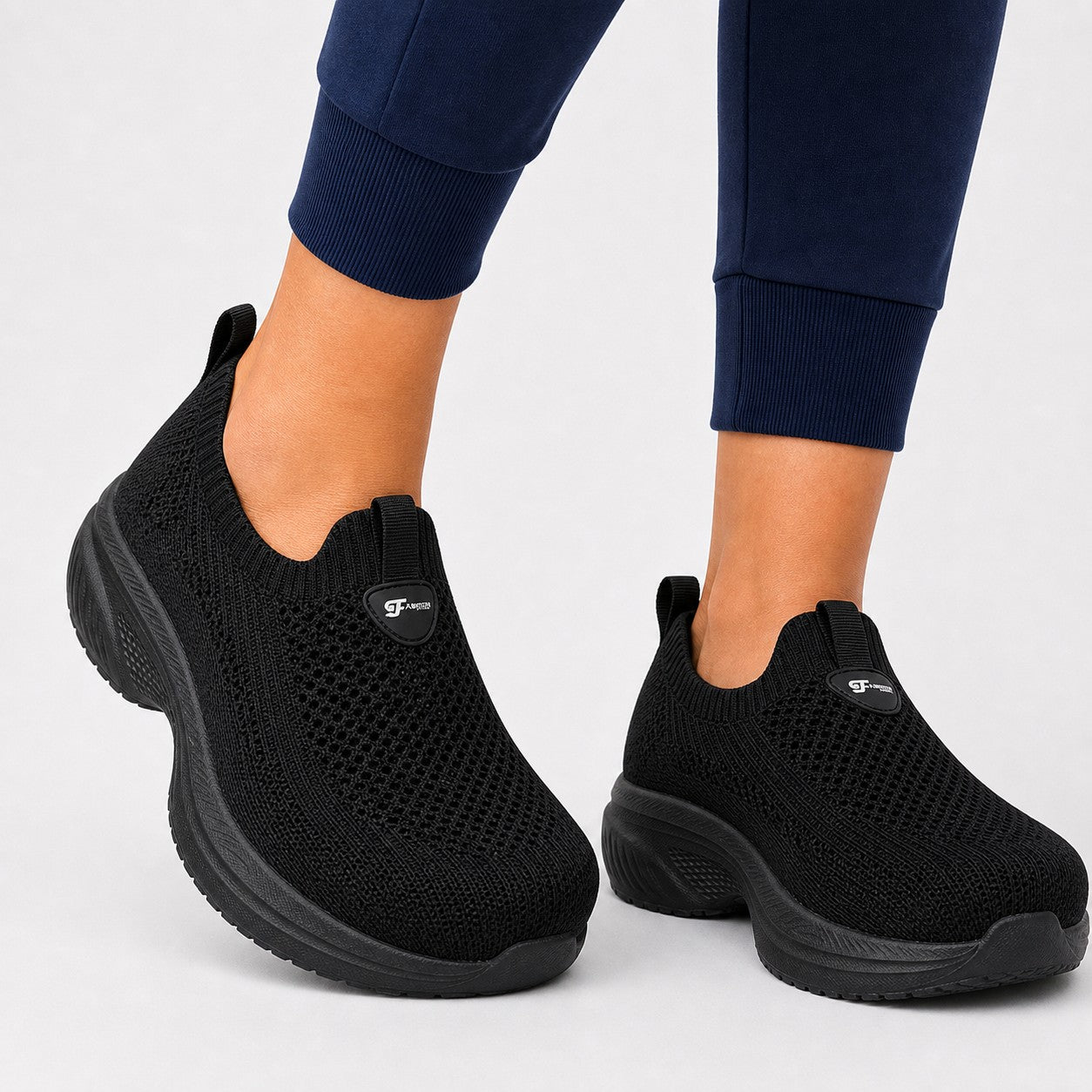 Nora Comfort Wide Toe Shoes For Women Black Model Wearing